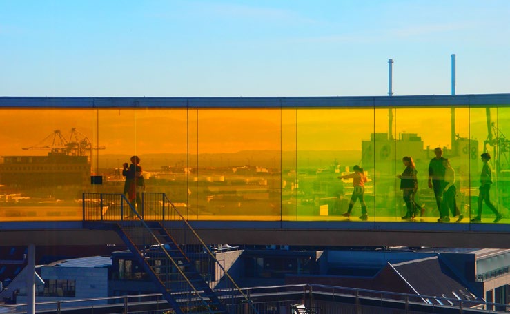 Your Rainbow Panorama, Olafur Eliasson 2011, ARoS Aarhus Kunstmuseum. Foto: Tue Schou Pedersen.