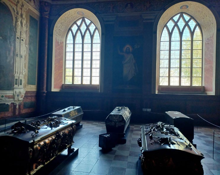 Konge- og dronningegrave i Roskilde Domkirke