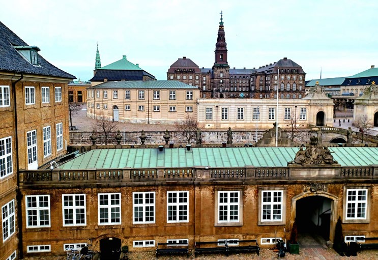 Det danske demokrati - billede af Folketinget eller demokratiske institutioner