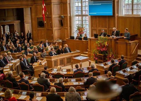 Møde i Folketingssalen. Foto: Statsministeriet.