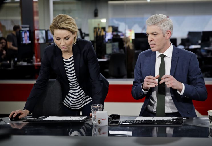 Studieværter for nyhedsudsendelse på TV2. Foto: Jens Dresling/ Ritzau Scanpix.